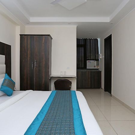 Oyo 9147 Hotel Aerostay Нью-Делі Екстер'єр фото