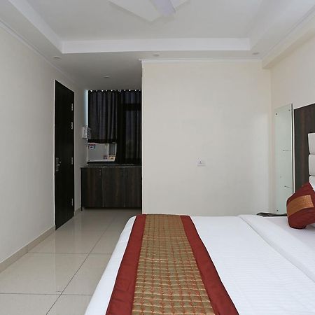 Oyo 9147 Hotel Aerostay Нью-Делі Екстер'єр фото