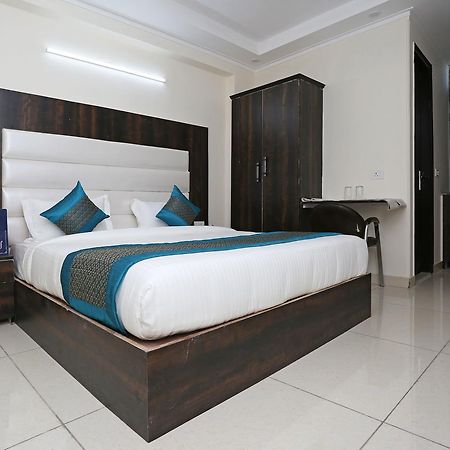 Oyo 9147 Hotel Aerostay Нью-Делі Екстер'єр фото