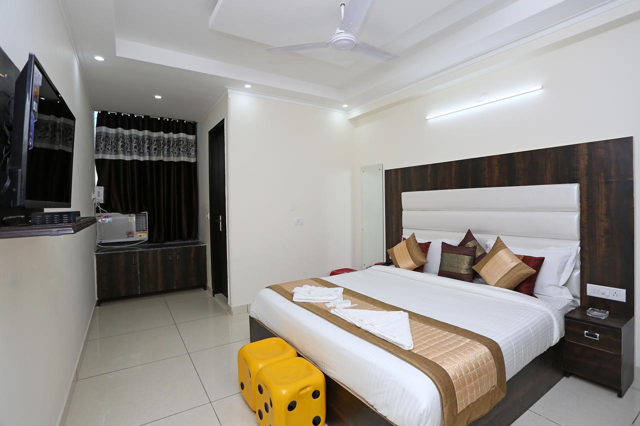 Oyo 9147 Hotel Aerostay Нью-Делі Екстер'єр фото
