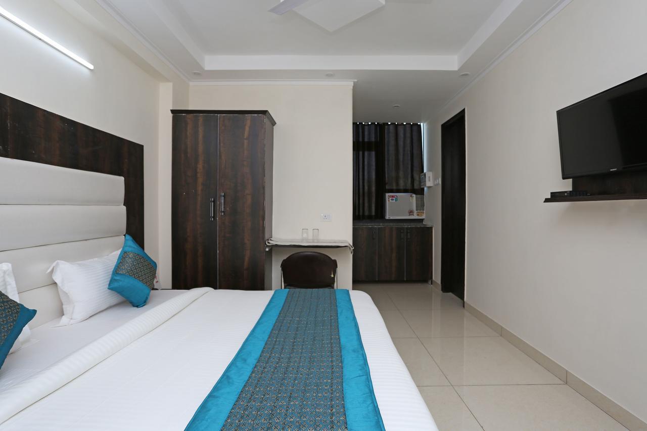 Oyo 9147 Hotel Aerostay Нью-Делі Екстер'єр фото