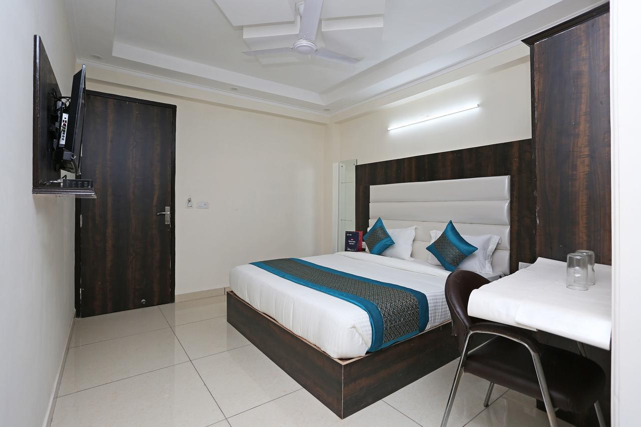 Oyo 9147 Hotel Aerostay Нью-Делі Екстер'єр фото