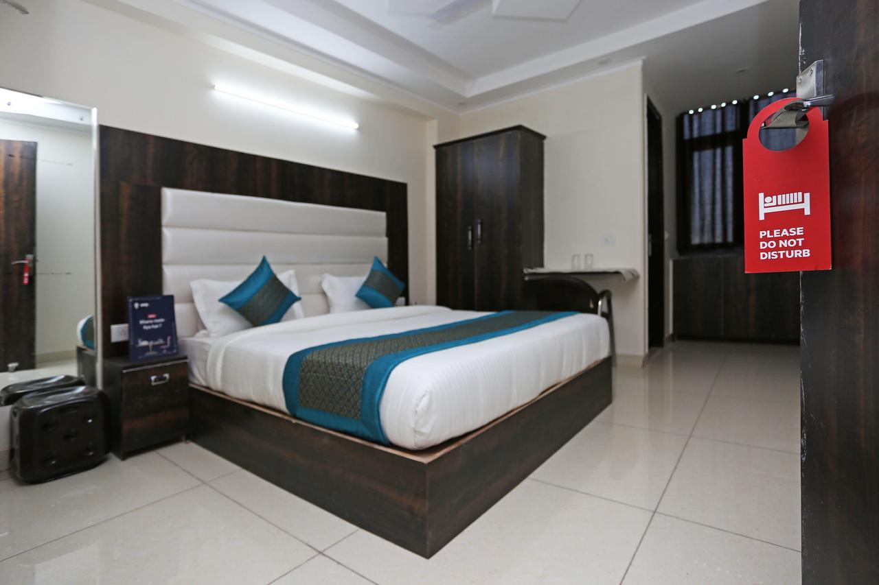 Oyo 9147 Hotel Aerostay Нью-Делі Екстер'єр фото