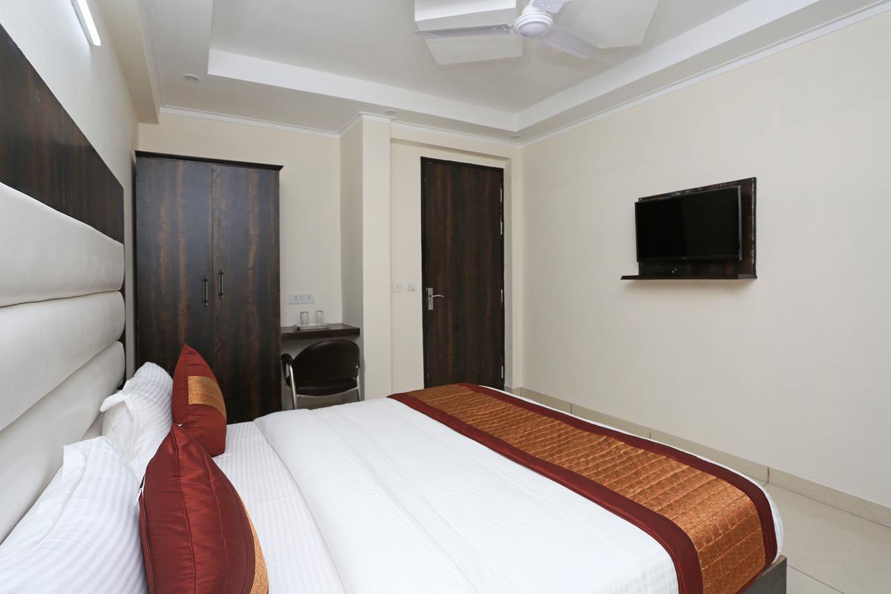Oyo 9147 Hotel Aerostay Нью-Делі Екстер'єр фото
