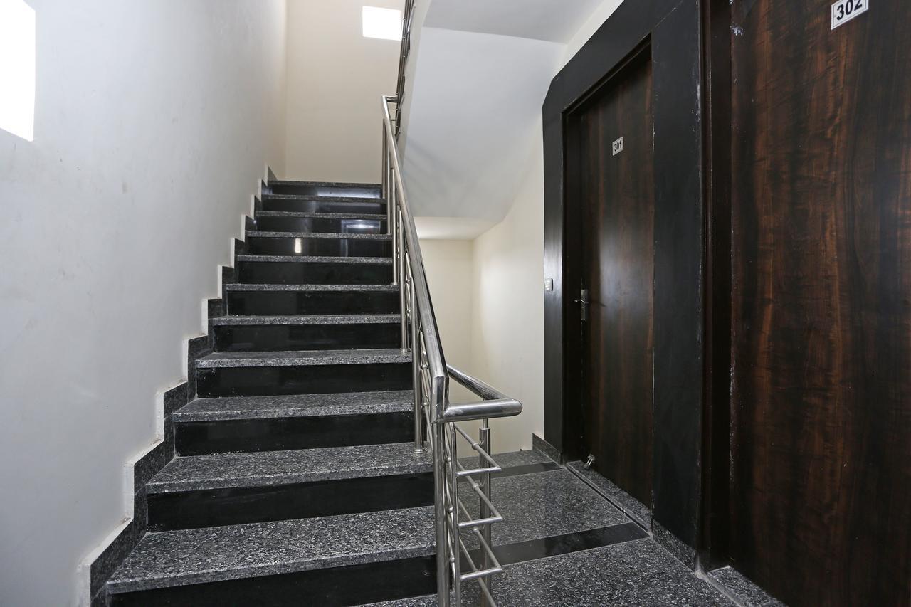Oyo 9147 Hotel Aerostay Нью-Делі Екстер'єр фото